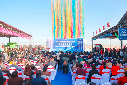 z6com人生就是搏亮相2025新疆（喀什）・中亚农机农资博览会！国产采棉机田间演示展硬核实力